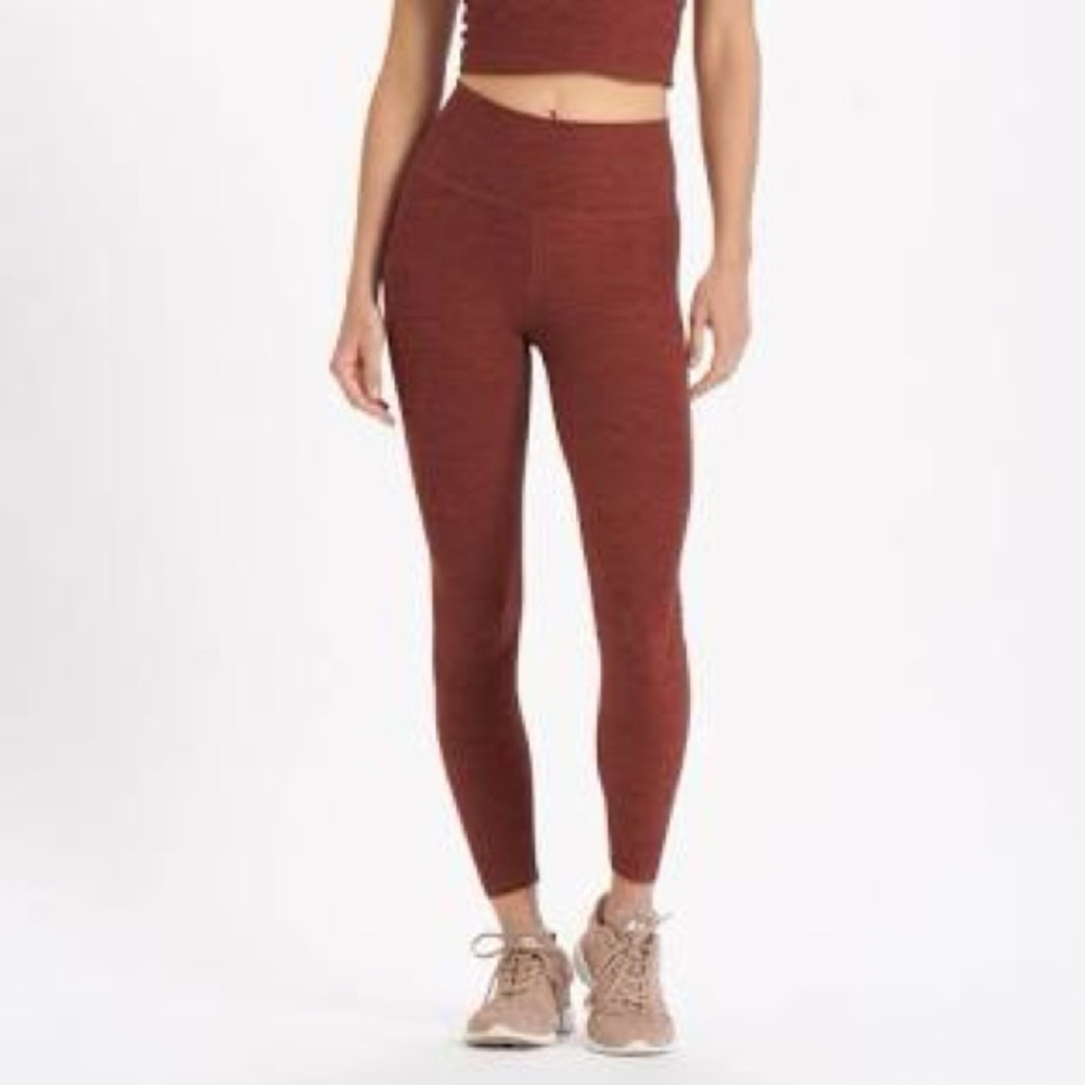 Vuori clean elevation leggings in a heathered red color, size M